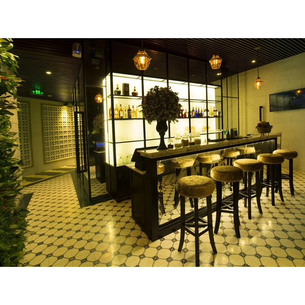 zementfliesen-restaurant-theke_5