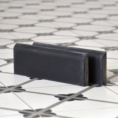 Sockelfliese Schwarz 20x7 cm - antiker Baustoff